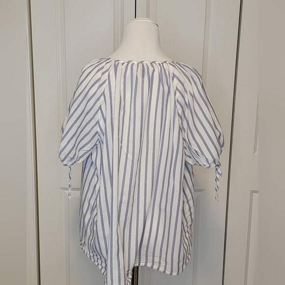 Universal Thread Women's Striped Short-Sleeve Button-Down Blouse with Ties - XL - Picture 3 of 5